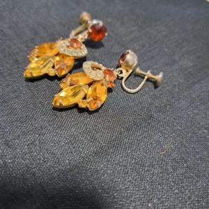 Vntg screw on earrings